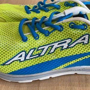 NWOT Never worn Altra model One women size 9